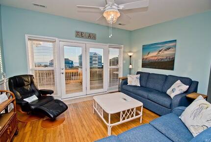 Oceanview Retreat with Private Pool & Tiki Bar - Emerald Isle, North Carolina