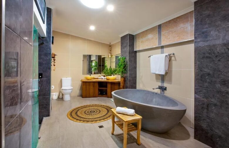 Refined Penthouse Living in the Heart of Paradise - Port Douglas, Australia