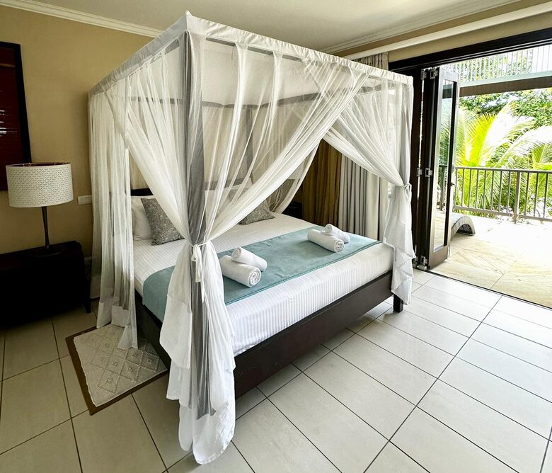 Beach House in Paradise garden - Eden Island, Victoria, Seychelles