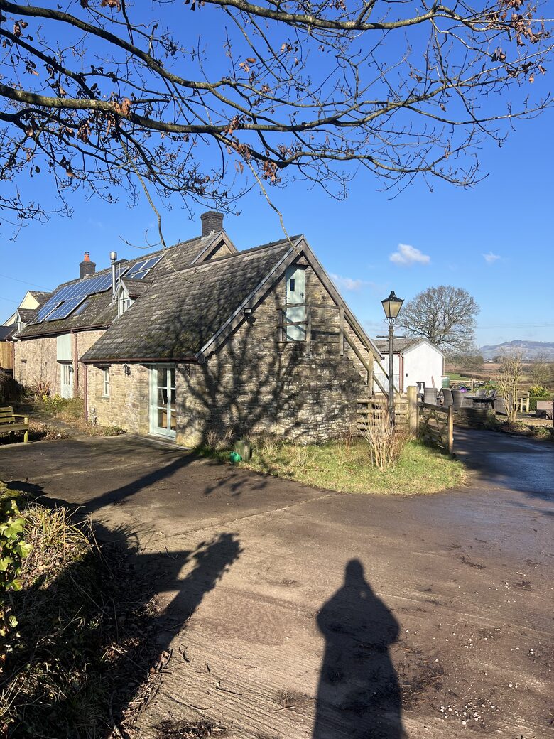 Charming Welsh Barn Retreat with Countryside Views - Llanddewi Rhydderch, United Kingdom