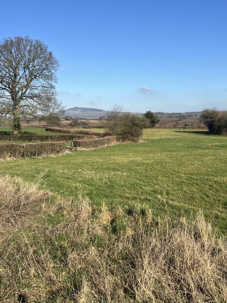 Charming Welsh Barn Retreat with Countryside Views - Llanddewi Rhydderch, United Kingdom