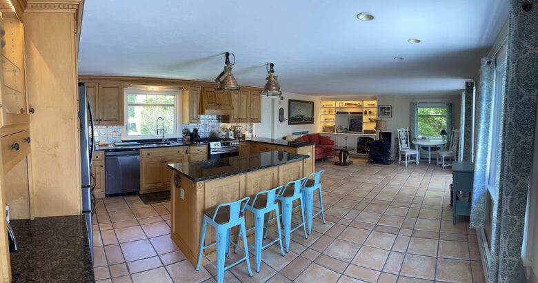 Elegant Coastal Retreat Overlooking Pemaquid River - Pemaquid, Maine