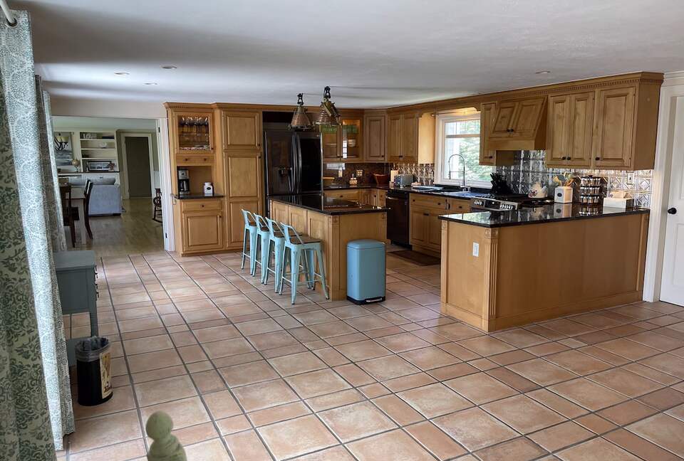 Elegant Coastal Retreat Overlooking Pemaquid River - Pemaquid, Maine