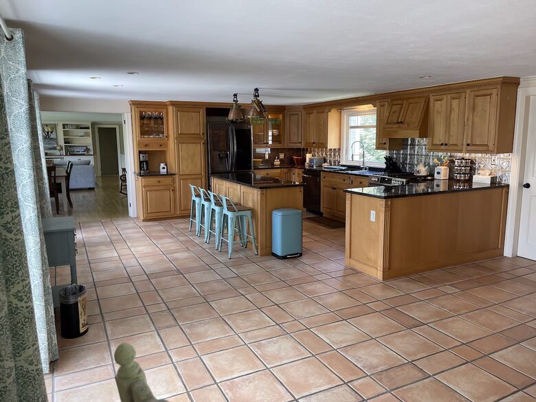Elegant Coastal Retreat Overlooking Pemaquid River - Pemaquid, Maine