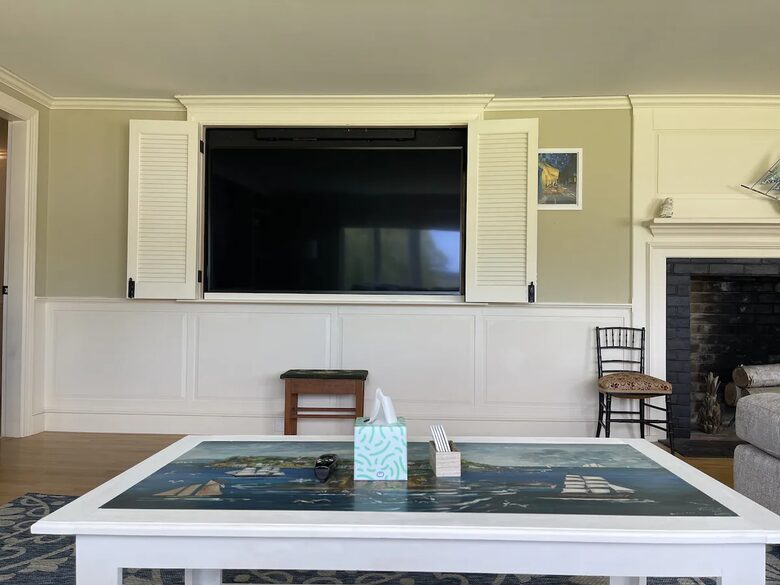 Elegant Coastal Retreat Overlooking Pemaquid River - Pemaquid, Maine