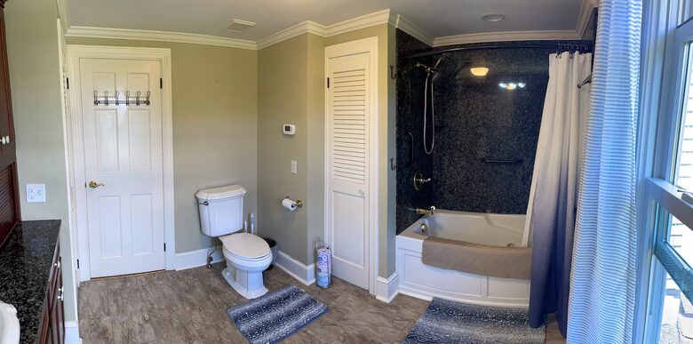 Elegant Coastal Retreat Overlooking Pemaquid River - Pemaquid, Maine