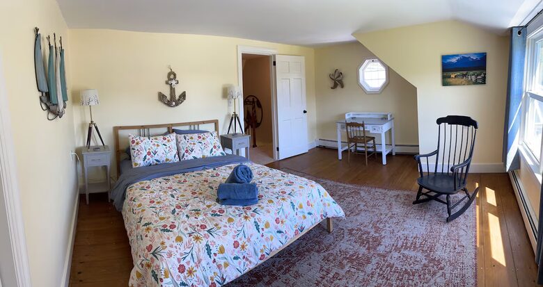 Elegant Coastal Retreat Overlooking Pemaquid River - Pemaquid, Maine