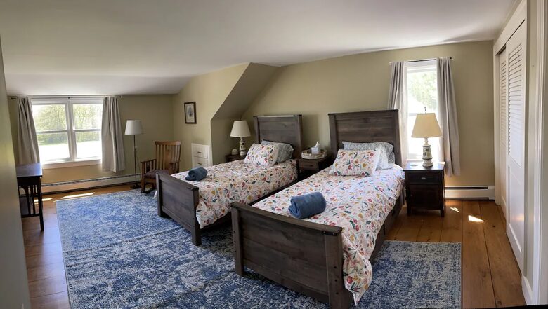 Elegant Coastal Retreat Overlooking Pemaquid River - Pemaquid, Maine