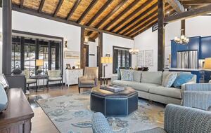 A Luxurious Retreat Between Iconic National Parks | Near Mt Rushmore! - Keystone, South Dakota