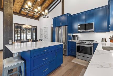 A Luxurious Retreat Between Iconic National Parks | Near Mt Rushmore! - Keystone, South Dakota