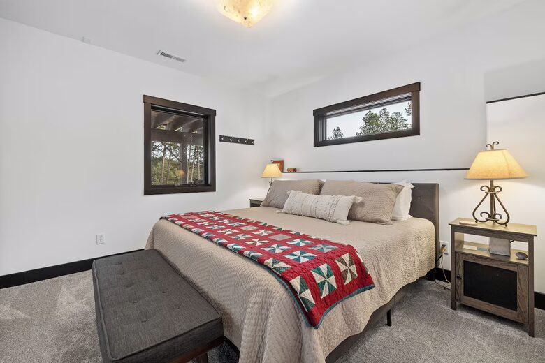 A Luxurious Retreat Between Iconic National Parks | Near Mt Rushmore! - Keystone, South Dakota