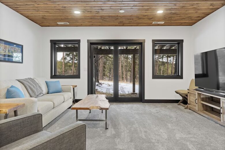 A Luxurious Retreat Between Iconic National Parks | Near Mt Rushmore! - Keystone, South Dakota