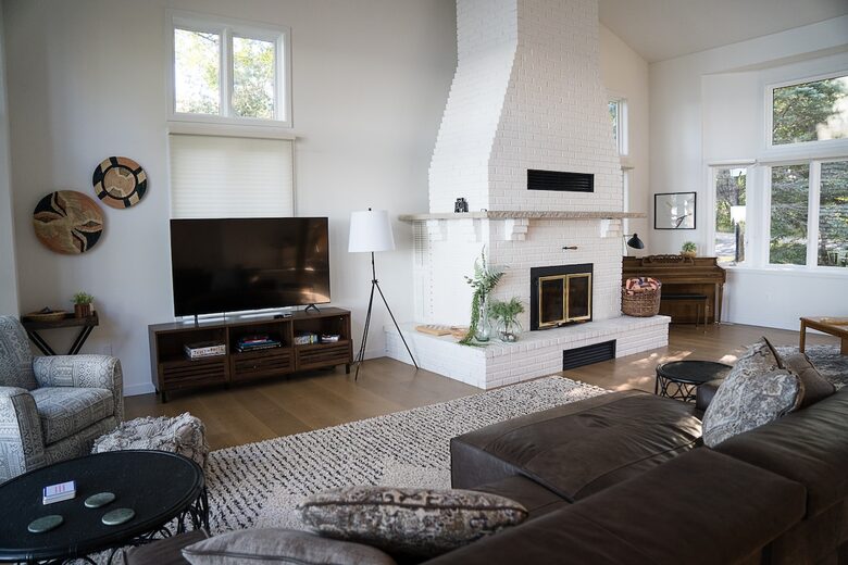 120 Feet of Private Shoreline & Modern Comfort - Battle Lake, Minnesota