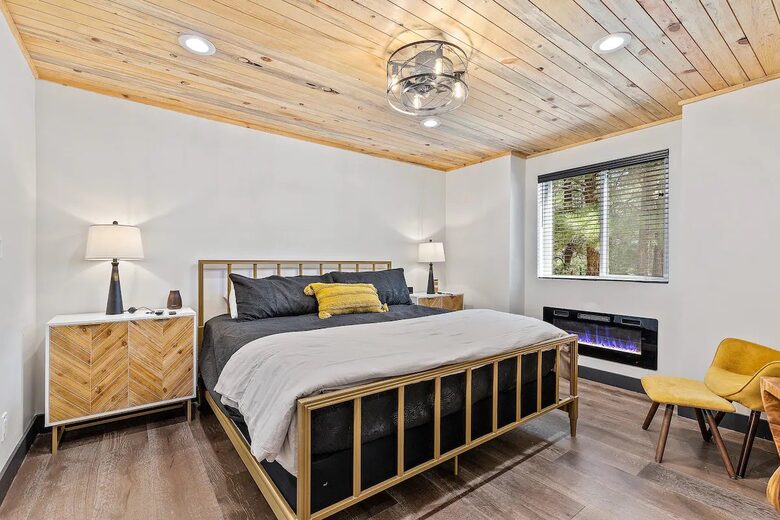 Stylish Pines Getaway with Hot Tub & Game Room - Flagstaff, Arizona