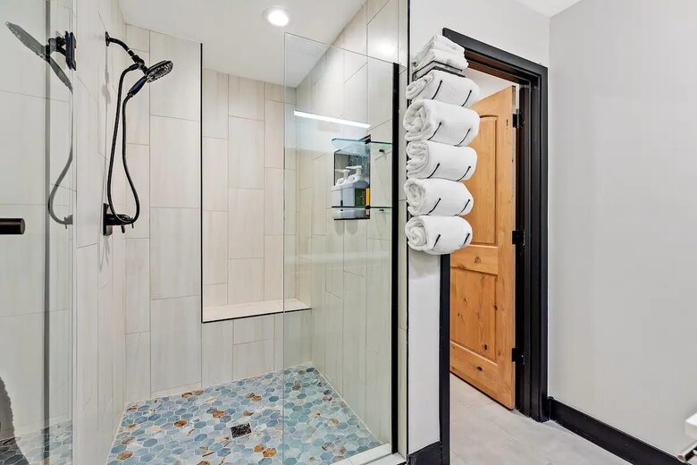 Stylish Pines Getaway with Hot Tub & Game Room - Flagstaff, Arizona