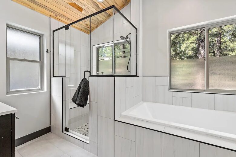 Stylish Pines Getaway with Hot Tub & Game Room - Flagstaff, Arizona