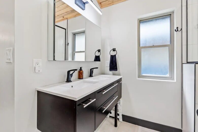 Stylish Pines Getaway with Hot Tub & Game Room - Flagstaff, Arizona