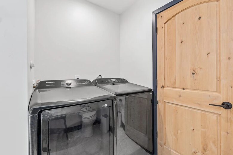 Stylish Pines Getaway with Hot Tub & Game Room - Flagstaff, Arizona