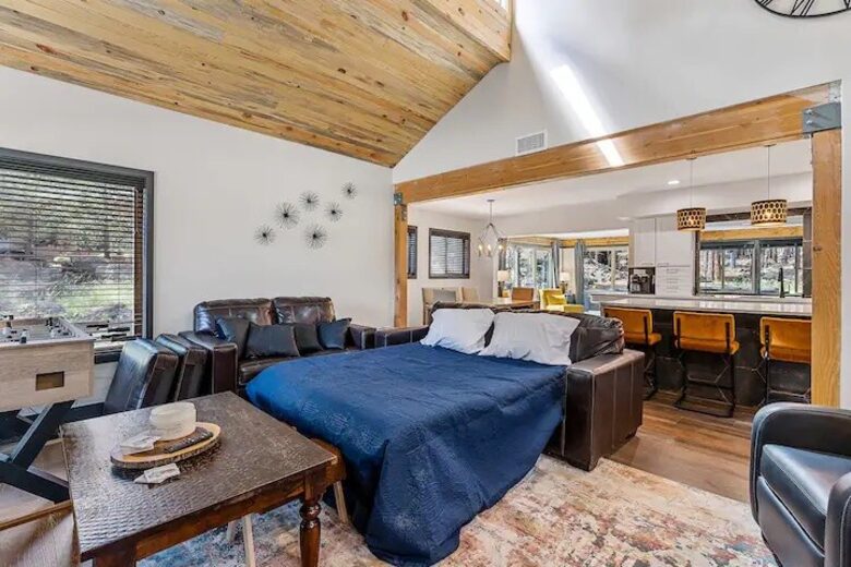 Stylish Pines Getaway with Hot Tub & Game Room - Flagstaff, Arizona