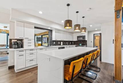 Stylish Pines Getaway with Hot Tub & Game Room - Flagstaff, Arizona