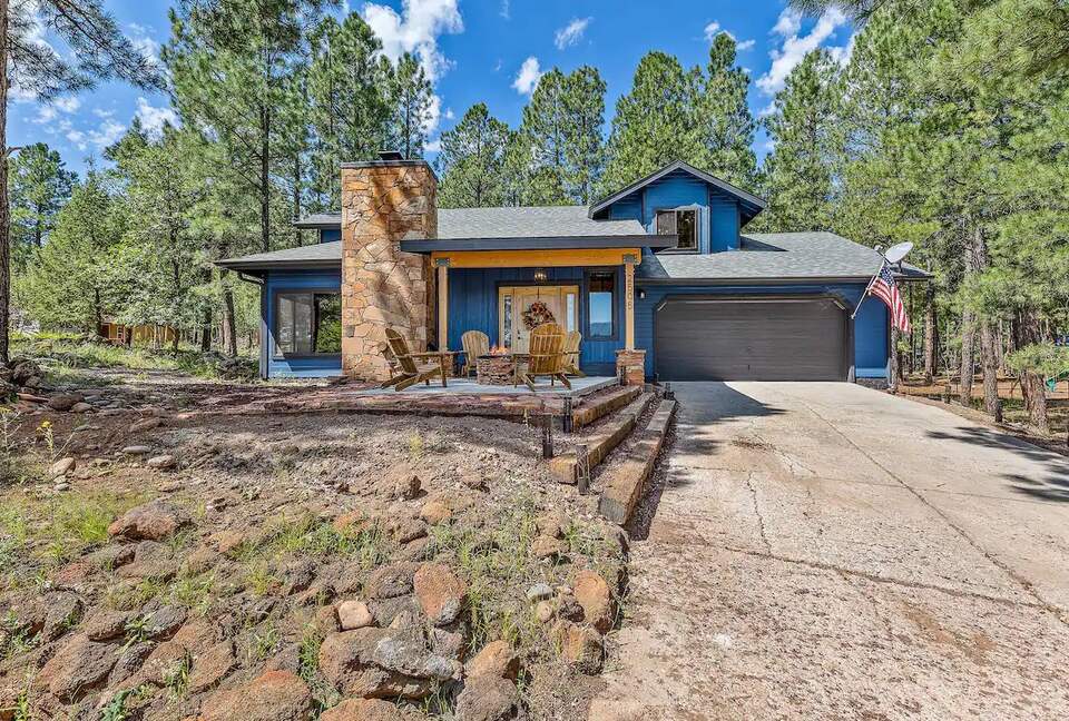 Stylish Pines Getaway with Hot Tub & Game Room - Flagstaff, Arizona