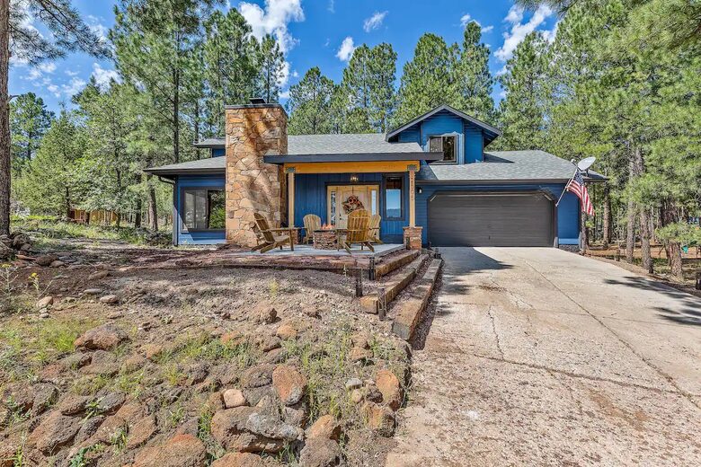 Stylish Pines Getaway with Hot Tub & Game Room - Flagstaff, Arizona