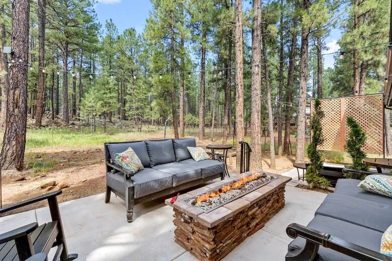Stylish Pines Getaway with Hot Tub & Game Room - Flagstaff, Arizona