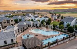 Luxurious Oasis with Pool and Mountain Views - Hurricane, Utah