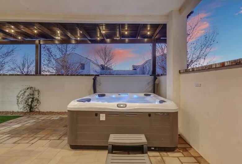 Luxurious Oasis with Pool and Mountain Views - Hurricane, Utah