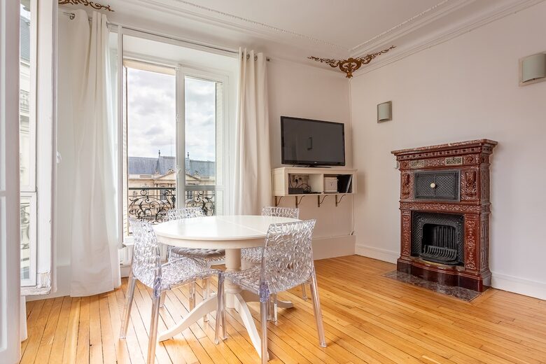 Fantastic view from 2-Bedroom Retreat in Historic Le Marais - Paris, France
