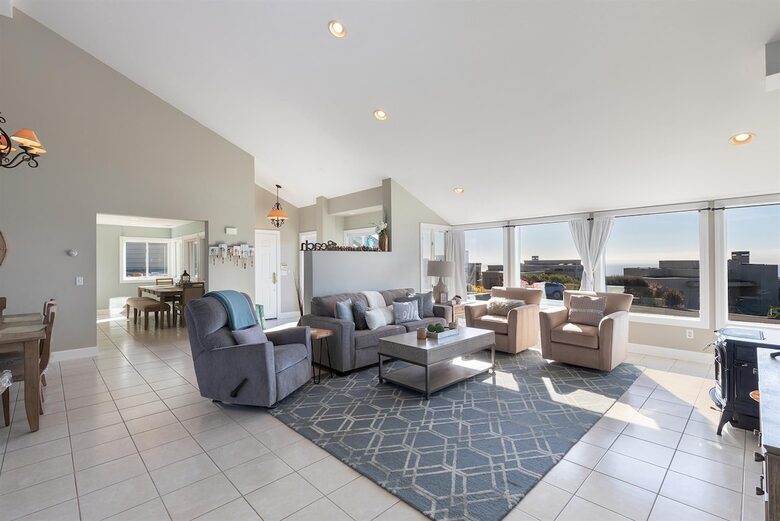 A Coastal Escape with Sweeping Ocean Views - Bodega Bay, California