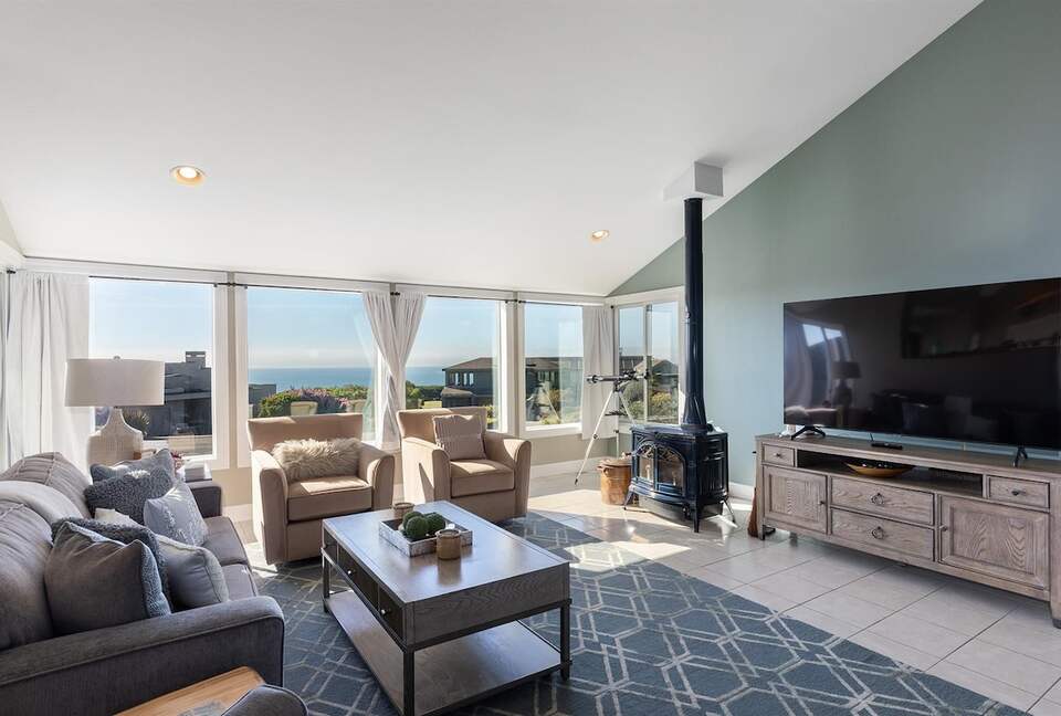 A Coastal Escape with Sweeping Ocean Views - Bodega Bay, California