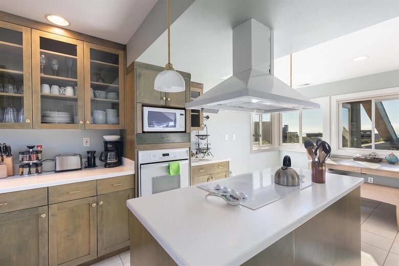 A Coastal Escape with Sweeping Ocean Views - Bodega Bay, California