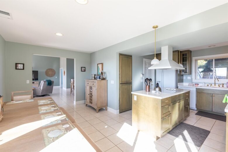 A Coastal Escape with Sweeping Ocean Views - Bodega Bay, California