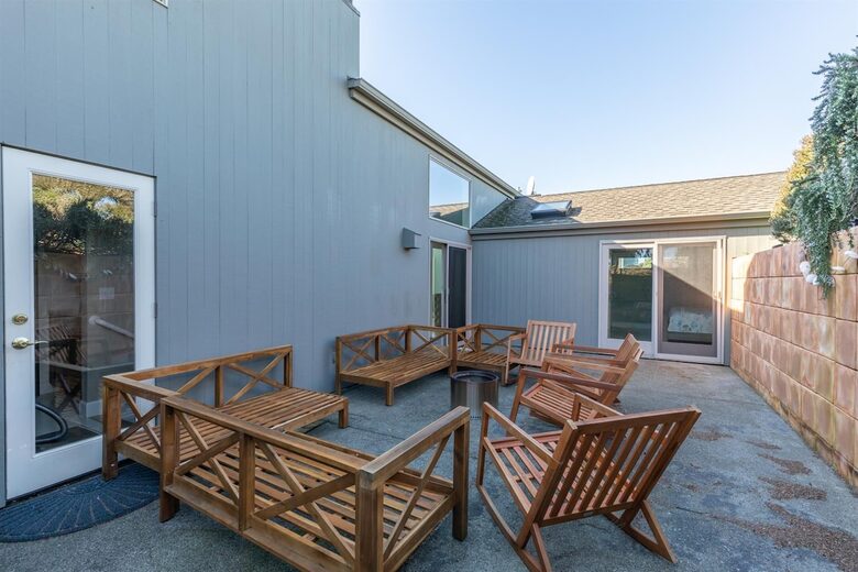 A Coastal Escape with Sweeping Ocean Views - Bodega Bay, California