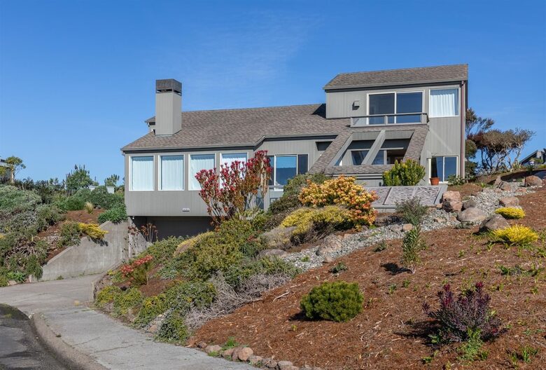 A Coastal Escape with Sweeping Ocean Views - Bodega Bay, California