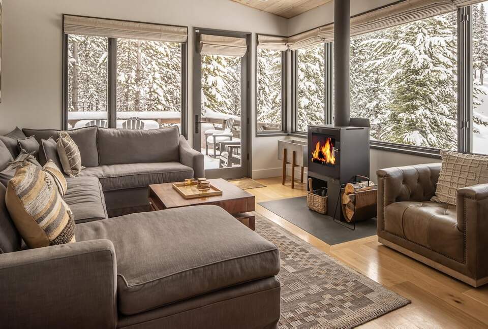 Alpine Elegance | Ski-In/Ski-Out with Private Hot Tub - Big Sky, Montana
