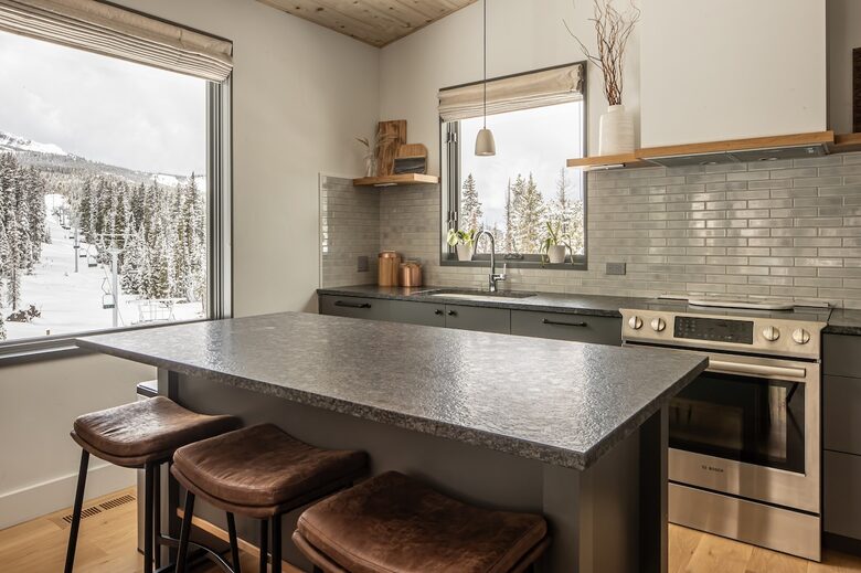 Alpine Elegance | Ski-In/Ski-Out with Private Hot Tub - Big Sky, Montana