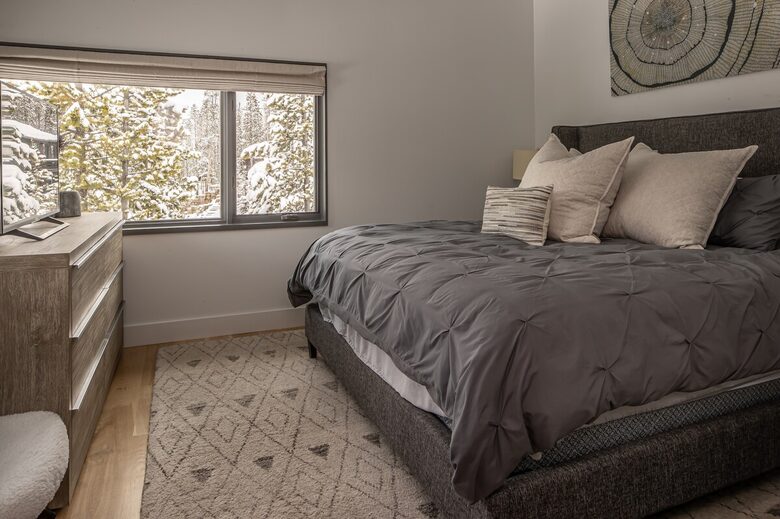 Alpine Elegance | Ski-In/Ski-Out with Private Hot Tub - Big Sky, Montana