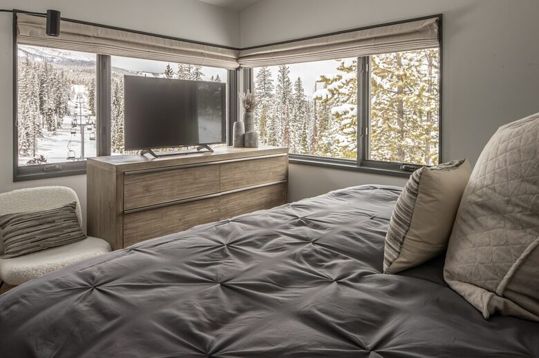 Alpine Elegance | Ski-In/Ski-Out with Private Hot Tub - Big Sky, Montana