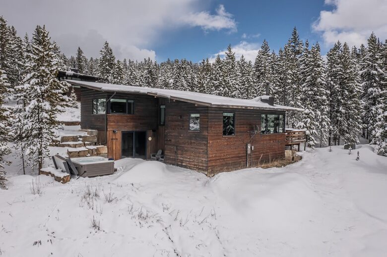 Alpine Elegance | Ski-In/Ski-Out with Private Hot Tub - Big Sky, Montana