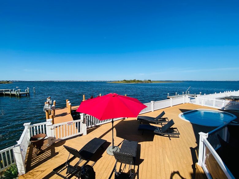 A Bayfront Sanctuary in Ortley Beach / Lavallette - Seaside Heights, New Jersey