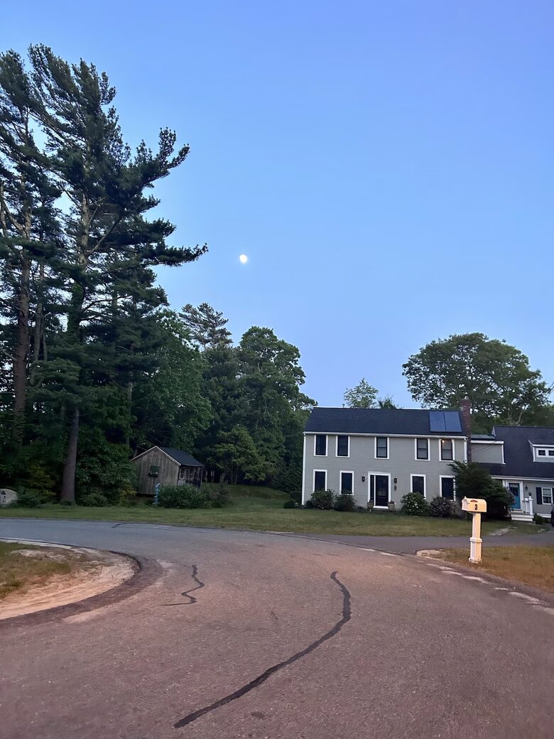 Cape Cod Comfort | Walk to the Beach - Monument Beach, Massachusetts