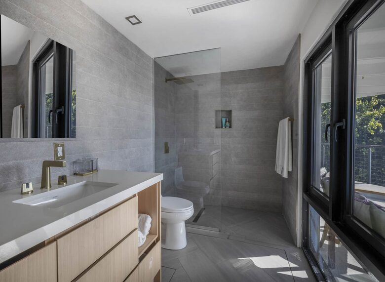 Bathroom #4