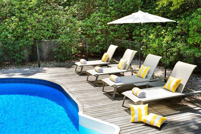 A Secluded Hamptons Escape Between Sag Harbor & Bridgehampton - Sag Harbor, New York