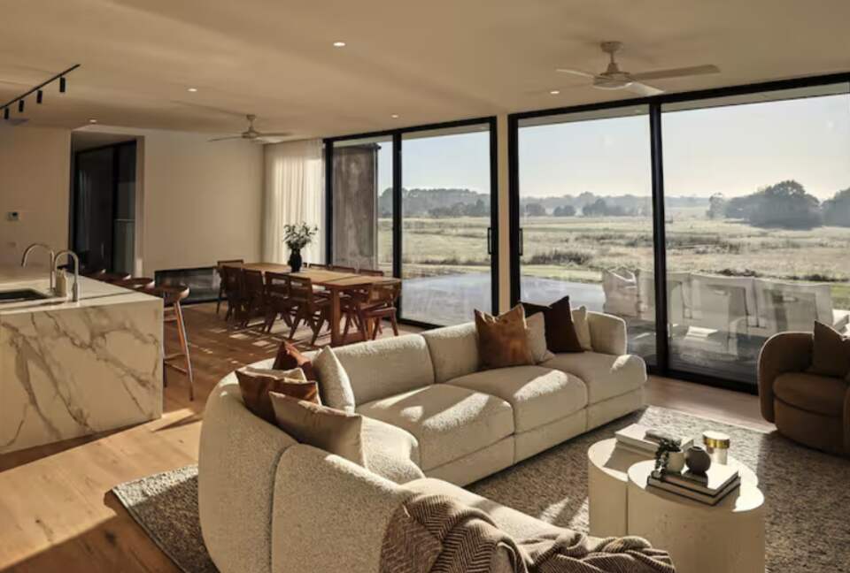 Open Country Homestead.              Architectural Elegance Meets Countryside Serenity in Burradoo - Burradoo, Australia