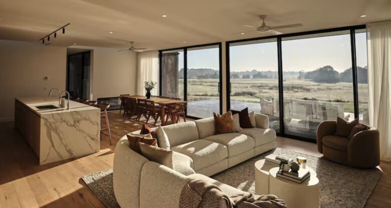 Open Country Homestead. Architectural Elegance Meets Countryside Serenity in Burradoo - Burradoo, Australia