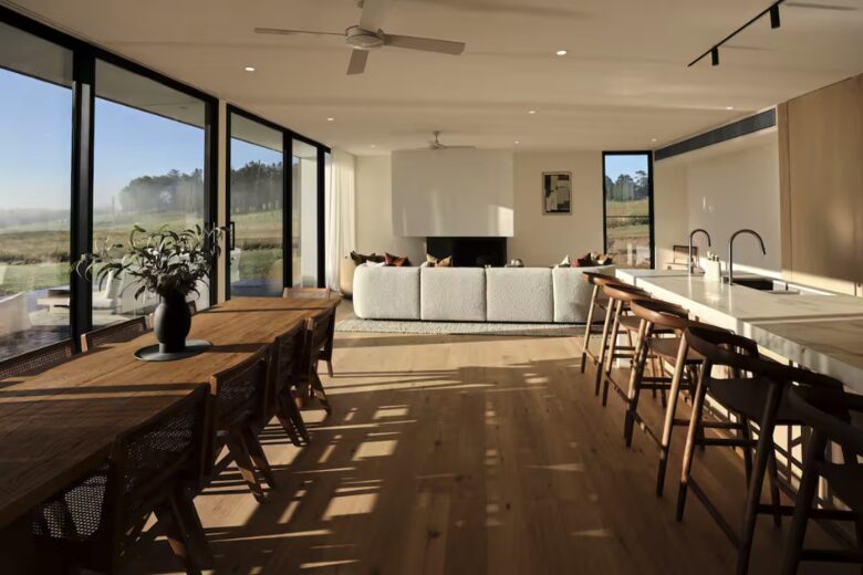 Open Country Homestead. Architectural Elegance Meets Countryside Serenity in Burradoo - Burradoo, Australia