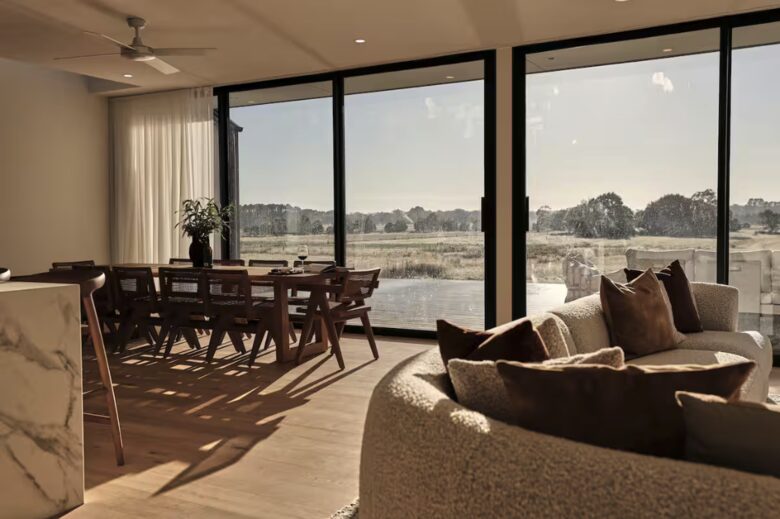 Open Country Homestead. Architectural Elegance Meets Countryside Serenity in Burradoo - Burradoo, Australia