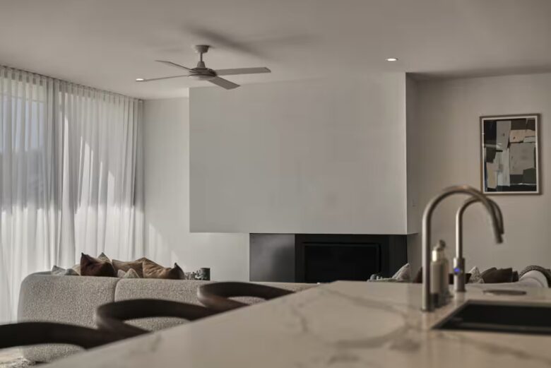 Open Country Homestead. Architectural Elegance Meets Countryside Serenity in Burradoo - Burradoo, Australia